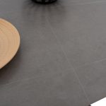 ΤΡΑΠΕΖΙ ΤΡΑΠΕΖΑΡΙΑΣ ΑΠΟ SINTERED STONE ΓΚΡΙ ΜΕΤΑΛΛΙΚΑ ΠΟΔΙΑ 160x90x75Υεκ.FB99308.03 - Image 7